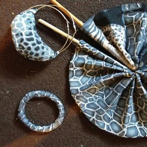 Hamdmade fans with matching earrings and bangle